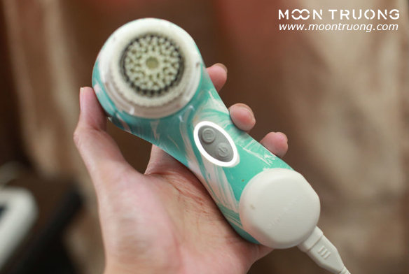 5-li-do-ban-can-so-huu-1-may-rua-mat-clarisonic-ngay-hom-nay