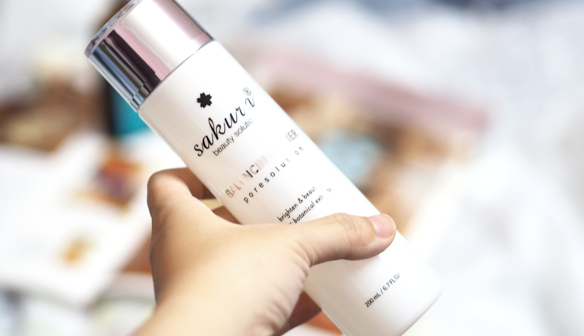 review-nuoc-can-bang-da-sakura-balancing-toner