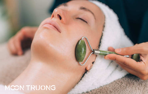 tai-sao-massage-gua-sha-duoc-tin-rang-co-the-giup-chong-lao-hoa