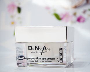 Review kem dưỡng vùng mắt Dr.Brandt Do Not Age triple peptide eye cream